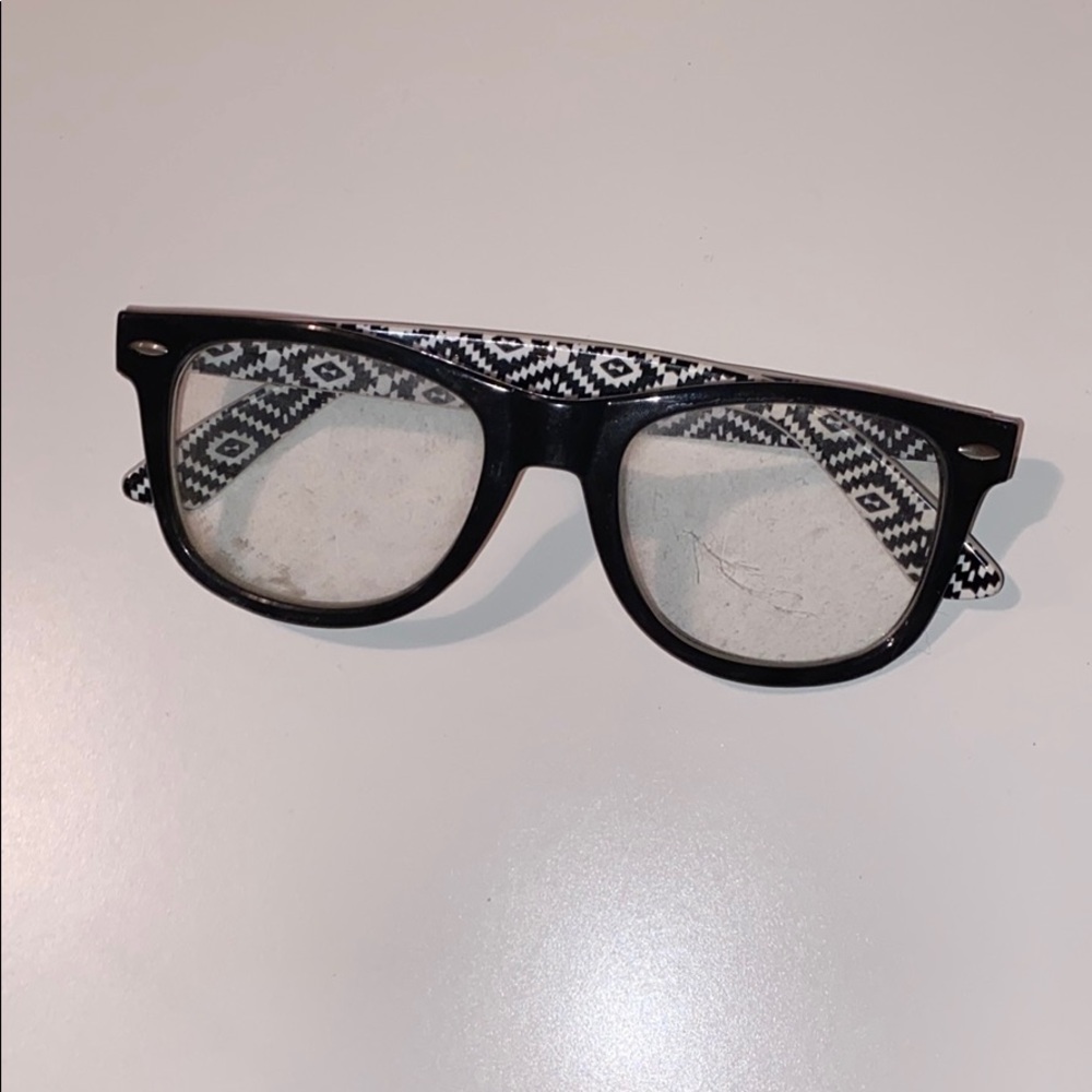Fake Nerd Glasses with Patterned Temples